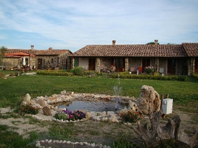 Foto Agriturismo a Manciano di 448 m² con 19 locali in vendita
