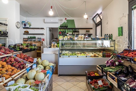Foto Attività commerciale a Carpi di 50 m² con 2 locali in vendita