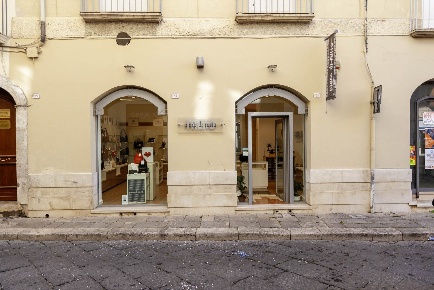 Foto Negozio in CORSO APPIO CLAUDIO, Fondi Centro di 41 m² con 41 locali