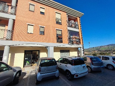 Foto Attività commerciale in VIA BRAILLE, Potenza Centro di 73 m²