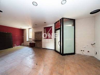 Foto Negozio in via Carducci  13, Briosco Capriano di 77 m² con 2 locali