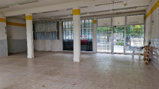 Foto Negozio a Serramazzoni di 120 m² con 1 locali in vendita