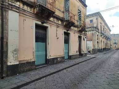 Foto Negozio in VIA MARCHESE SAN GIULIANO, Acireale Centro Storico di 49 m²