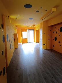 Foto Negozio a Foligno Sanmagno, Sterpete, Corvia di 160 m² con 2 locali