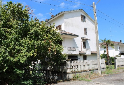 Foto Villa unifamiliare a Mortara Centro di 195 m² con 4 locali in vendita