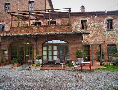 Foto Attività commerciale a Torrita di Siena di 300 m² con 1 locali