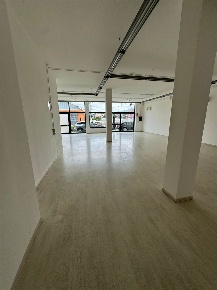 Foto Locale commerciale a Campi Bisenzio Il Rosi, Limite di 160 m²