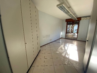Foto Ufficio in VIALE TOSELLI 64, Legnano Piscina, Parco Castello di 180 m²