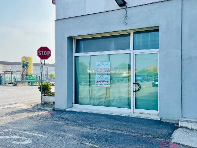Foto Negozio a Isola della Scala Pellegrina di 45 m² in vendita