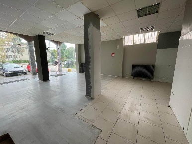 Foto Negozio a Legnano Legnarello di 100 m² con 1 locali in vendita