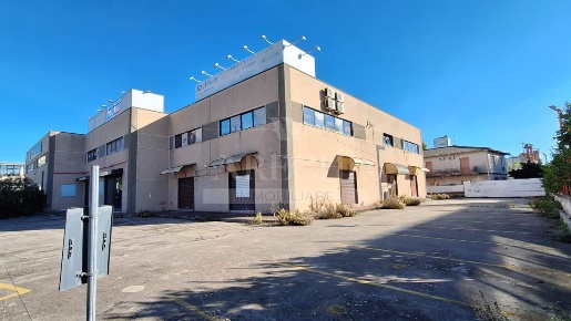 Foto Negozio a Salerno Zona Industriale - San Leonardo di 400 m² in affitto