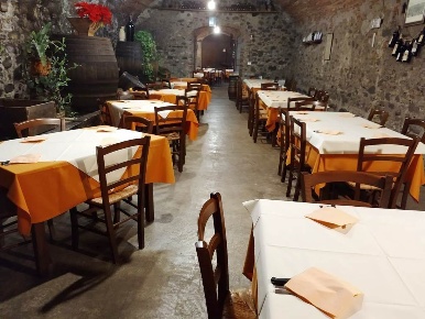 Foto Attività commerciale in via di Montecarlo, Capannori di 300 m²