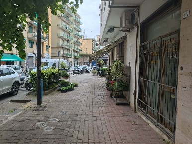 Foto Negozio in Via Settimio Mobilio  11, Salerno Irno - Brignano di 28 m²