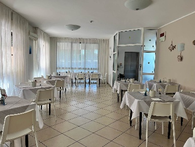 Foto Hotel a Rimini di 572 m² con 25 locali in vendita