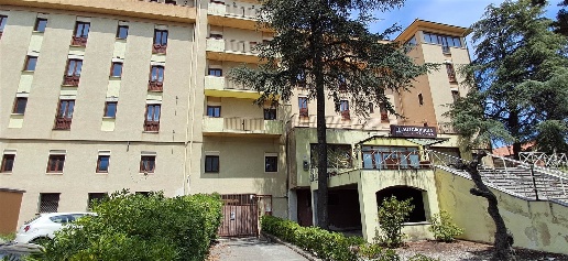 Foto Hotel in via Luigi Pirandello 2, Pedara Centro di 6080 m² in vendita