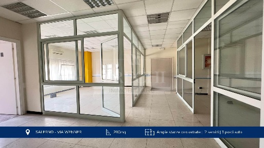 Foto Ufficio a Salerno Zona Industriale - San Leonardo di 200 m² in affitto