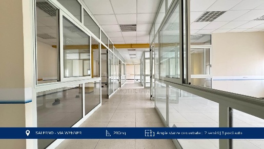 Foto Ufficio a Salerno Zona Industriale - San Leonardo di 200 m² in affitto