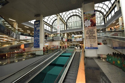 Foto Negozio in Via Rigamonti, Roma Roma 70 di 90 m² in vendita