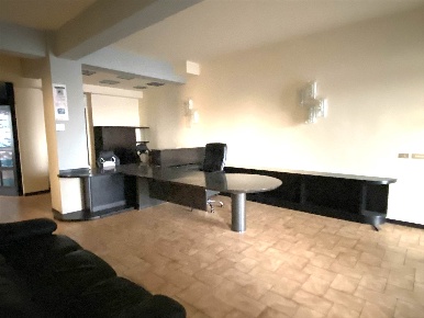 Foto Ufficio a Pistoia Pistoia Ovest di 180 m² con 6 locali in vendita