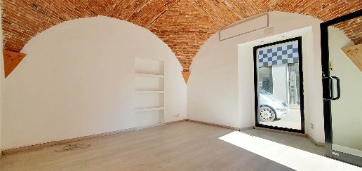 Foto Attività commerciale in Corso Umberto, Tortolì Centro di 50 m²