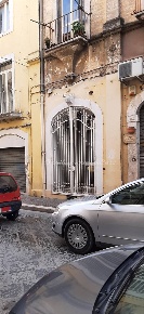 Foto Locale commerciale in via arpi 17, Foggia Centro Storico di 30 m²