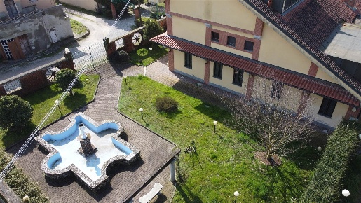 Foto Hotel in CASCINA LOBRINO GRANDE, Cerano di 938 m² con 29 locali