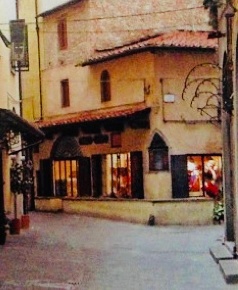 Foto Negozio in Piazza della Sala, Pistoia Piazza della Sala di 16 m²