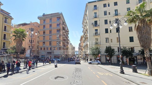 Foto Ufficio in via Dei Principati, Salerno Centro di 91 m² con 3 locali