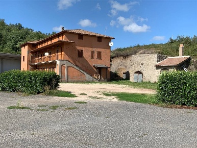 Foto Cessione attività a Viterbo San Martino al Cimino - Tobia di 2800 m²