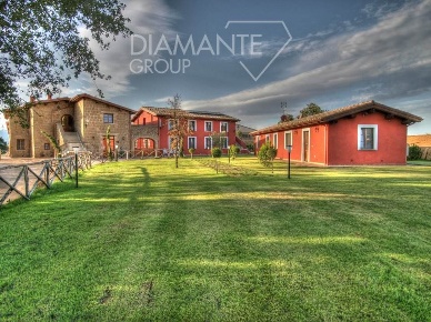 Foto Agriturismo a Sorano Centro di 760 m² con 17 locali in vendita