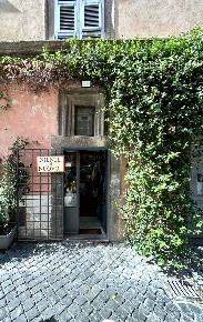 Foto Locale commerciale in via Roma, Tuscania di 12 m² con 1 locali