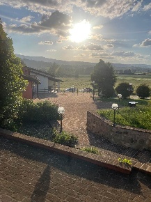 Foto Ristorante a Bevagna Centro di 320 m² con 4 locali in affitto