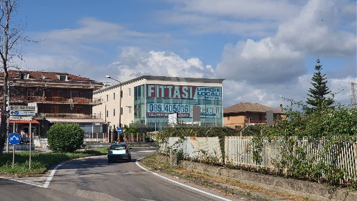 Foto Negozio a Salerno Zona Industriale - San Leonardo di 1600 m²