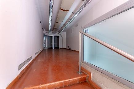 Foto Negozio a Carmignano di 100 m² con 1 locali in affitto