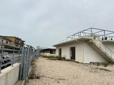 Foto Attività commerciale in Via Somma, Sant'Anastasia Centro di 430 m²