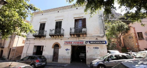 Foto Magazzino in Via Umberto I, Cefalù di 96 m² con 1 locali in vendita