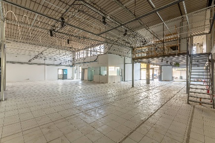 Foto Negozio a Firenze Isolotto Talenti di 860 m² con 2 locali in vendita