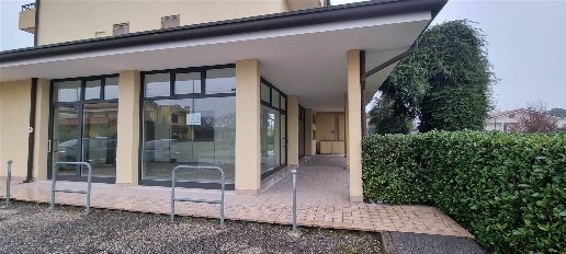 Foto Attività commerciale in Via Ugo Foscolo, Zero Branco Centro di 115 m²