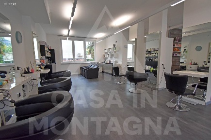 Foto Negozio a San Michele all'Adige Centro di 81 m² con 2 locali
