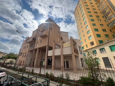 Foto Negozio a Livorno Attias - Marconi di 155 m² con 2 locali in vendita