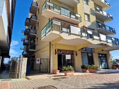 Foto Negozio in Via Garibaldi 94, Silvi Silvi Marina di 49 m² con 1 locali
