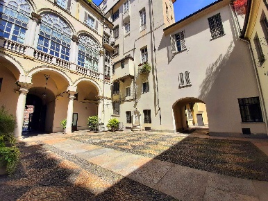 Foto Attività commerciale in PIAZZA CASTELLO 51, Torino Via Roma di 107 m²