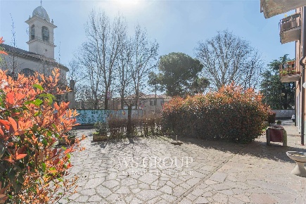Foto Negozio a Monza San Rocco di 220 m² con 6 locali in vendita