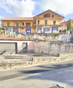 Foto Attività commerciale a Bronte di 400 m² con 4 locali in vendita