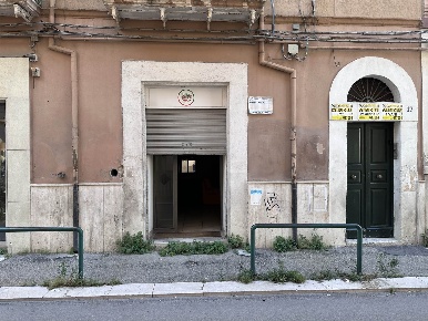 Foto Locale commerciale in VIA LA ROSA, Foggia Quartieri Settecenteschi