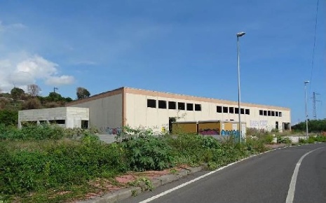 Foto Locale commerciale a Aci Catena di 2142 m² in vendita