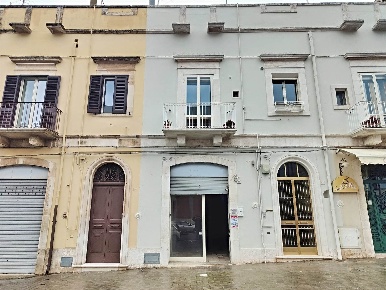Foto Negozio in Via Roma 62, Putignano di 50 m² con 1 locali in vendita