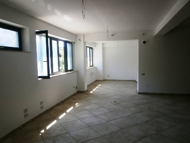 Foto Magazzino a Baronissi Antessano di 70 m² con 1 locali in vendita