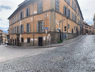 Foto Negozio in via Cairoli 38, Viterbo Sacrario - Piazza della Rocca