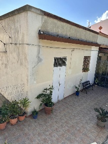 Foto Attività commerciale in Via comunale bordonaro  84, Messina di 64 m²
